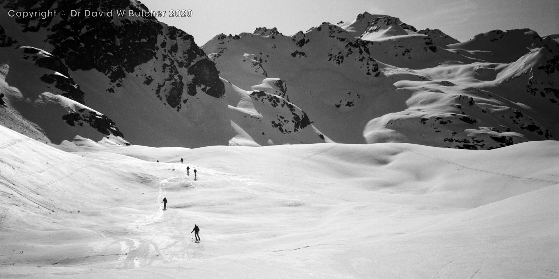 Traverse across plateau between Col de la Chaux and Col de Momin near Verbier, ski Haute Route Day 3